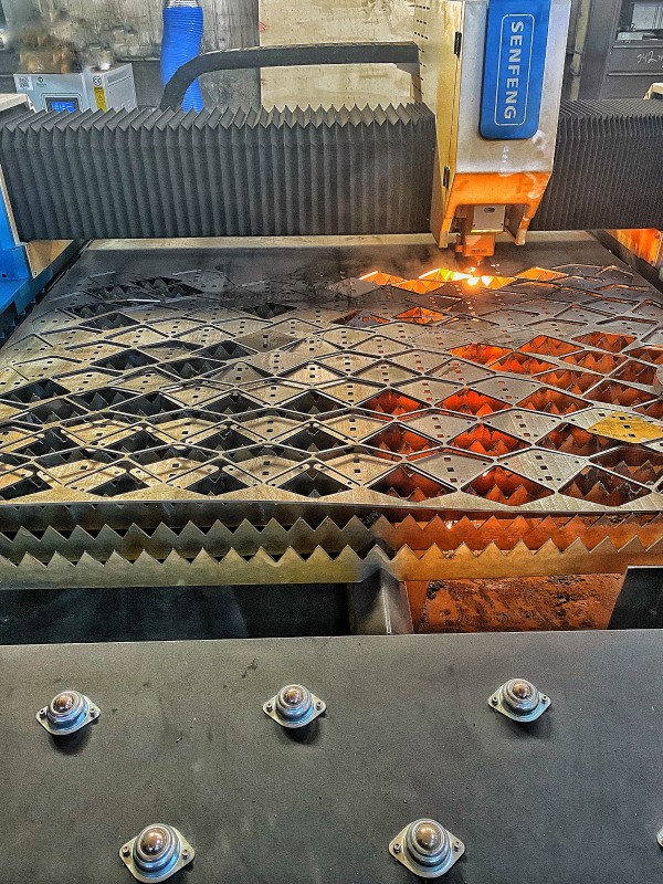 Лазерный станок Senfeng SF 3015 - крупный план